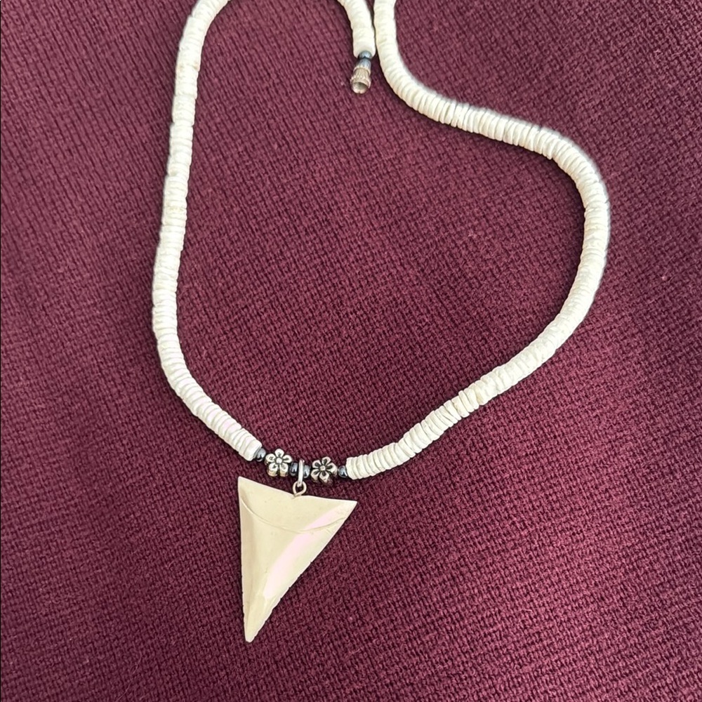 Elegant Cream Necklace with Pendant
